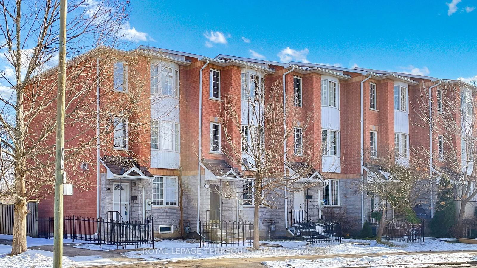 Townhouse for lease at 411 Dawes Road, Toronto, O'Connor-Parkview, M4B 2E7 - MLS: E11943978