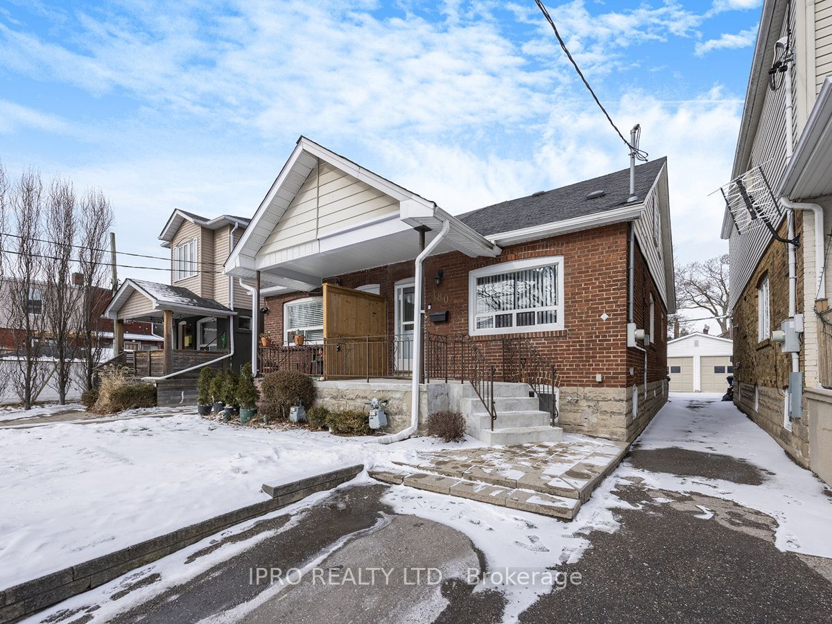 Semi-Detached House sold at 180 Sammon Avenue, Toronto, Danforth Village-East York, M4J 1Z2 - MLS: E11945371