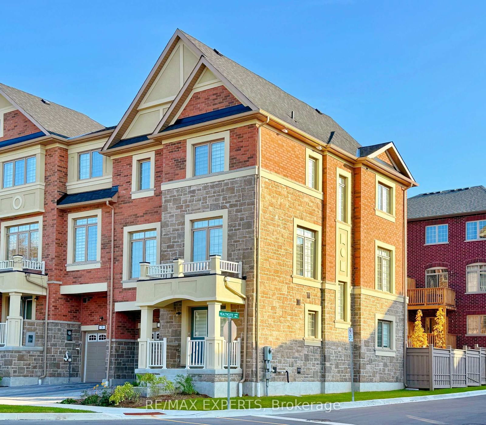 Townhouse sold at 3 Grayson Road, Ajax, Central, L1Z 1E4 - MLS: E11945463