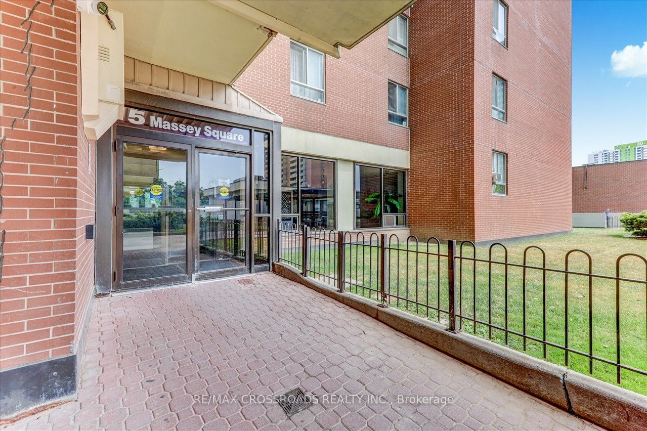 Condo for sale at 910-5 Massey Square, Toronto, Crescent Town, M4C 5L6 - MLS: E11947656