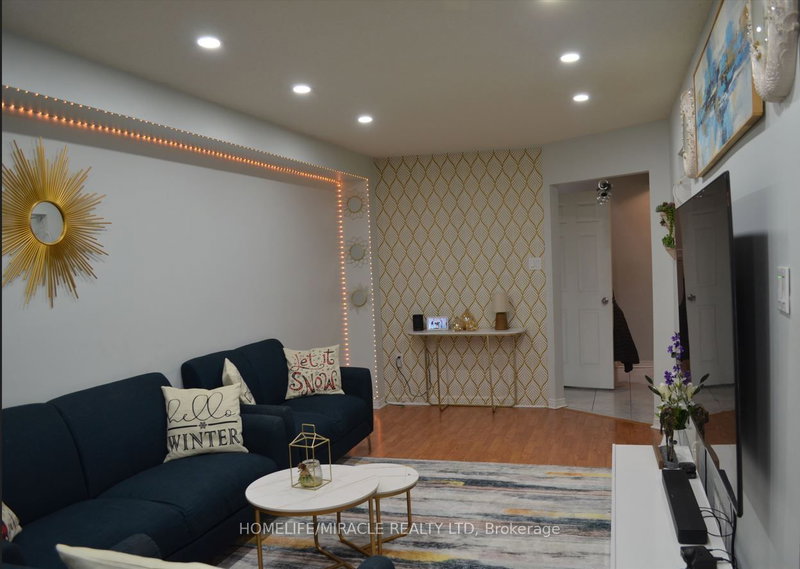 15 Heaver Dr, Whitby, L1N 9K4 | Image 2