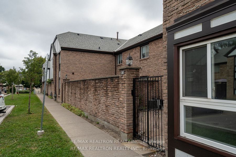 Townhouse for sale at 9-2 Dailing Gate, Toronto, Malvern, M1B 1Z8 - MLS: E11947727