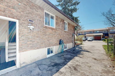 18 Lowry Sq, Toronto - Malvern image-0-1