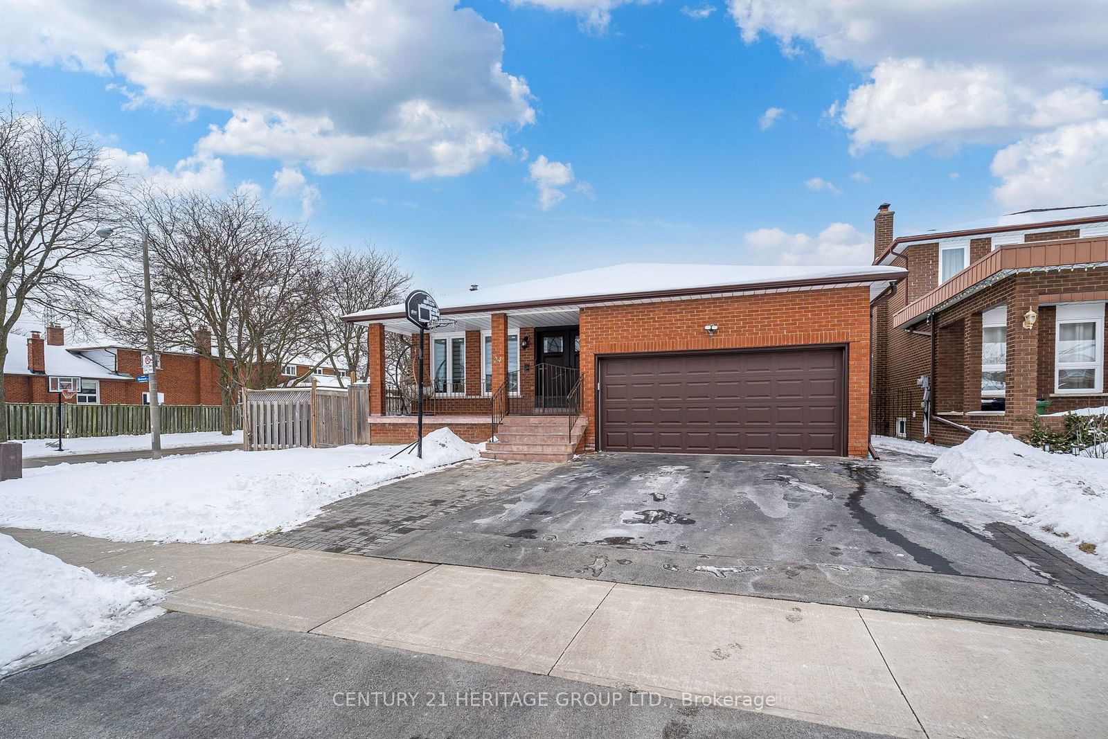 Detached House for sale at 24 Morbank Drive, Toronto, L'Amoreaux, M1V 2M3 - MLS: E11948336