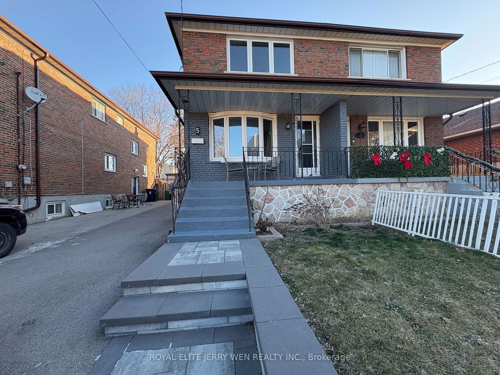 Semi-Detached House for lease at 5 Scotia Avenue, Toronto, Oakridge, M1L 4E4 - MLS: E11948415