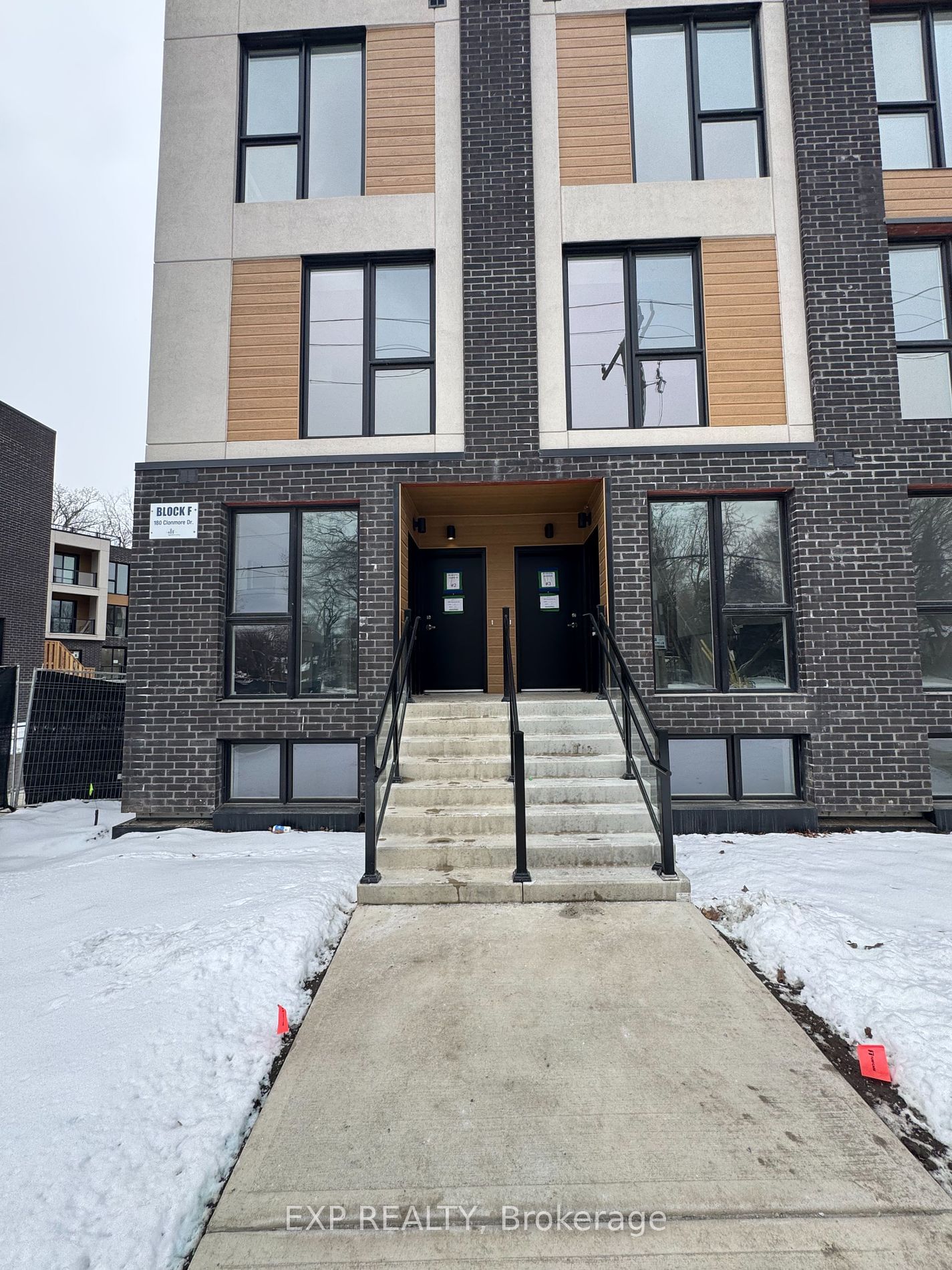 Townhouse for lease at 1-180 Clonmore Drive, Toronto, Birchcliffe-Cliffside, M1N 1Y1 - MLS: E11948443