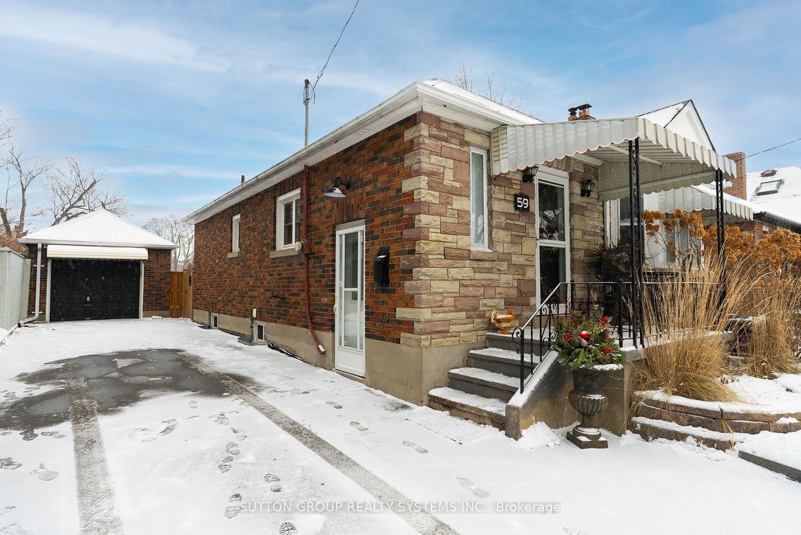 Detached House for sale at 59 Cadillac Avenue, Oshawa, Central, L1H 5Z3 - MLS: E11948995