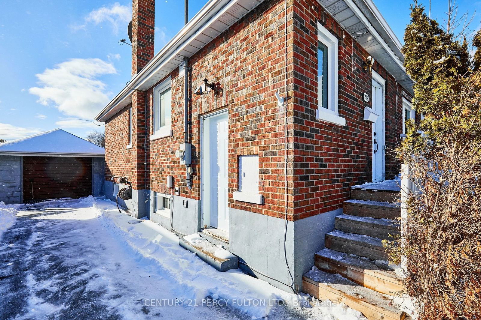 Detached House for sale at 272 Huron Street, Oshawa, Central, L1H 5E7 - MLS: E11950430