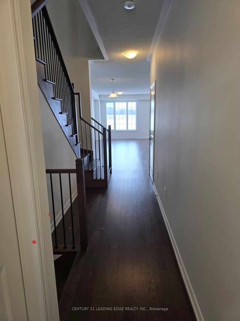 10 Reigate Ave, Whitby, L1P 0R1 | Image 2