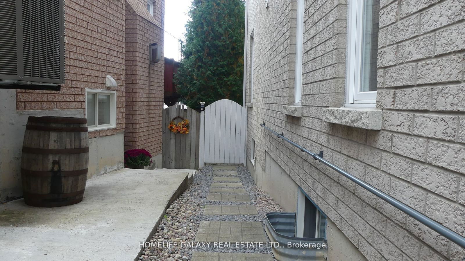 Detached House for lease at 32 Kemp Drive, Ajax, Central West, L1T 4A7 - MLS: E11951608