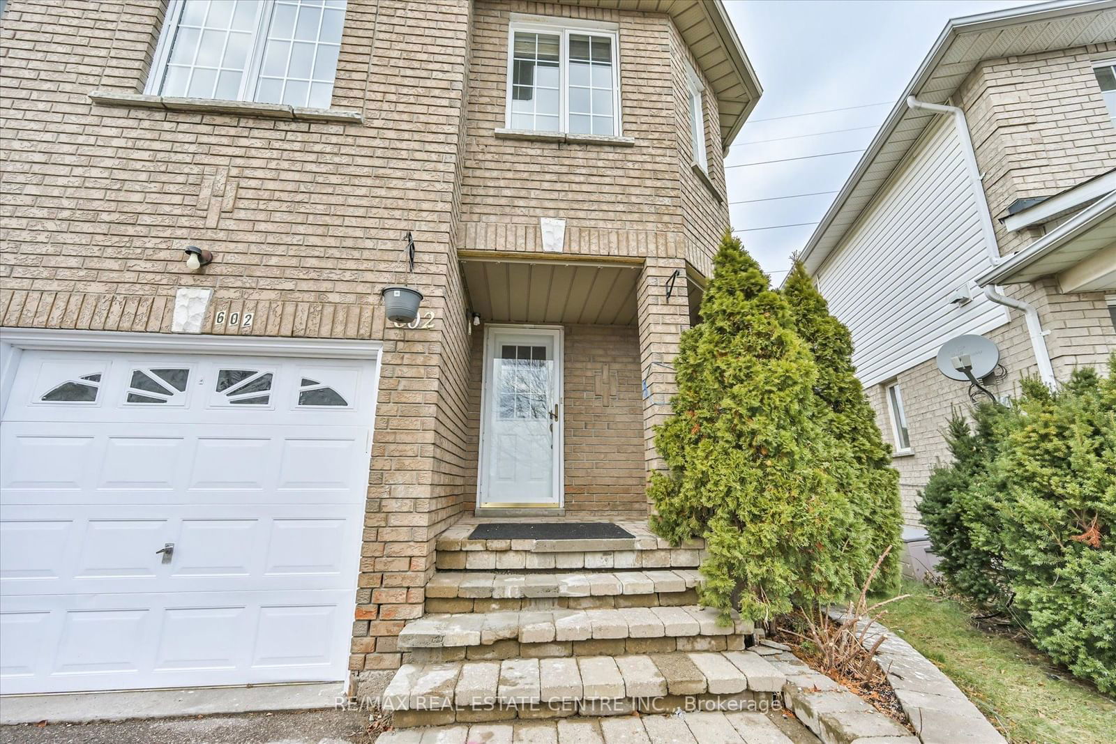 Semi-Detached House for sale at 602 Amaretto Avenue, Pickering, Amberlea, L1X 2V2 - MLS: E11951744