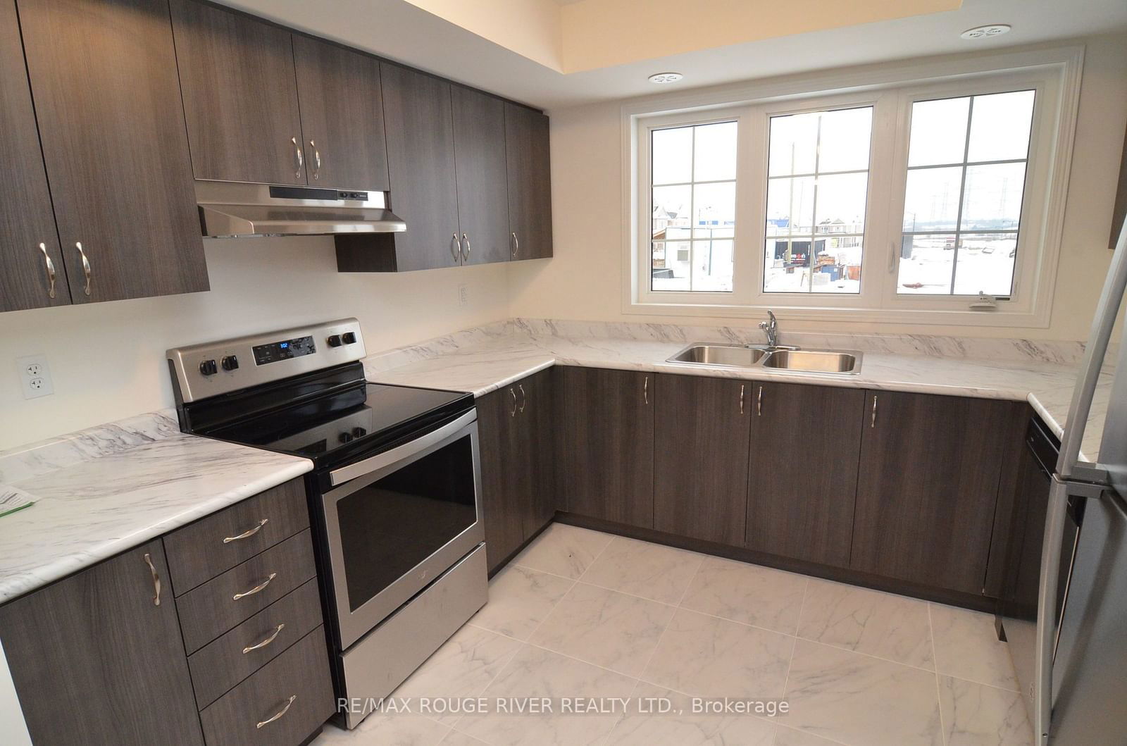 Townhouse for lease at 2755 Deputy Minister Path, Oshawa, Windfields, L1L 0M7 - MLS: E11951787