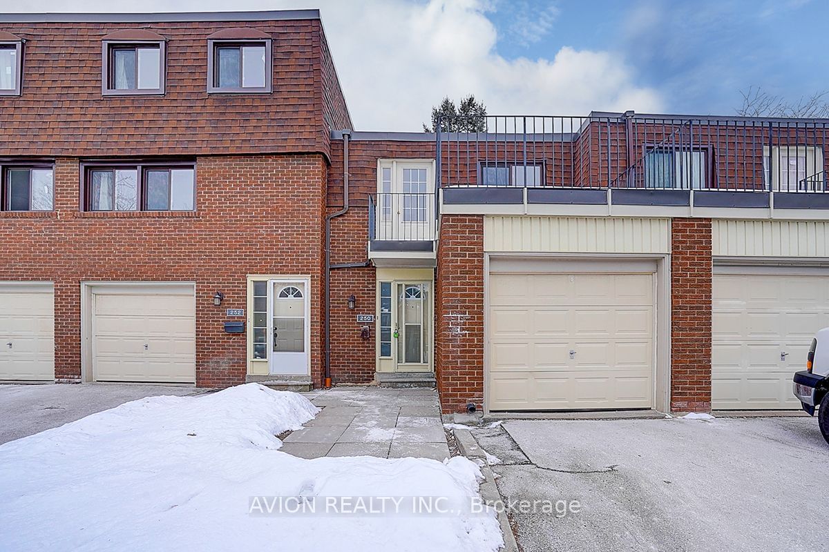 Townhouse sold at 250 Sprucewood Court, Toronto, L'Amoreaux, M1W 1P7 - MLS: E11952192