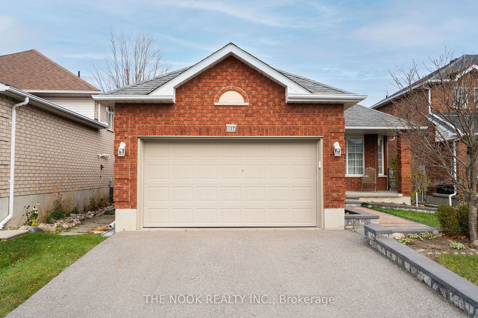 Detached House for sale at 137 West Side Drive, Clarington, Bowmanville, L1C 5A2 - MLS: E11954563