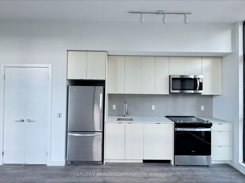 home for lease on 105 A-1606 Charles Street