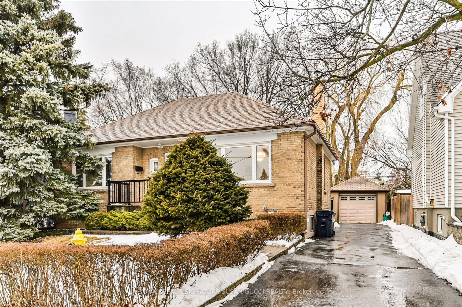 Detached House sold at 46 Holland Avenue, Toronto, O'Connor-Parkview, M4B 2C6 - MLS: E11955656