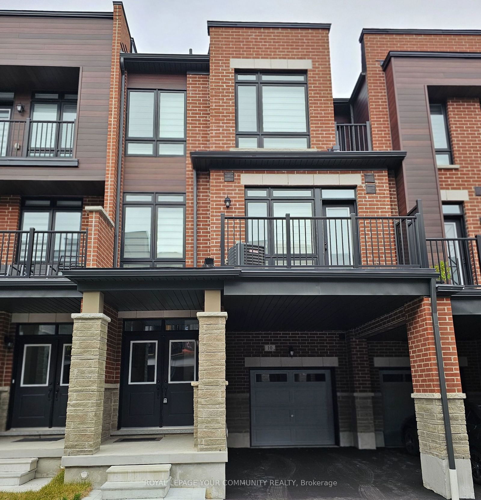 Townhouse for sale at 10 Broylio Lane, Ajax, South East, L1S 0E5 - MLS: E11956598