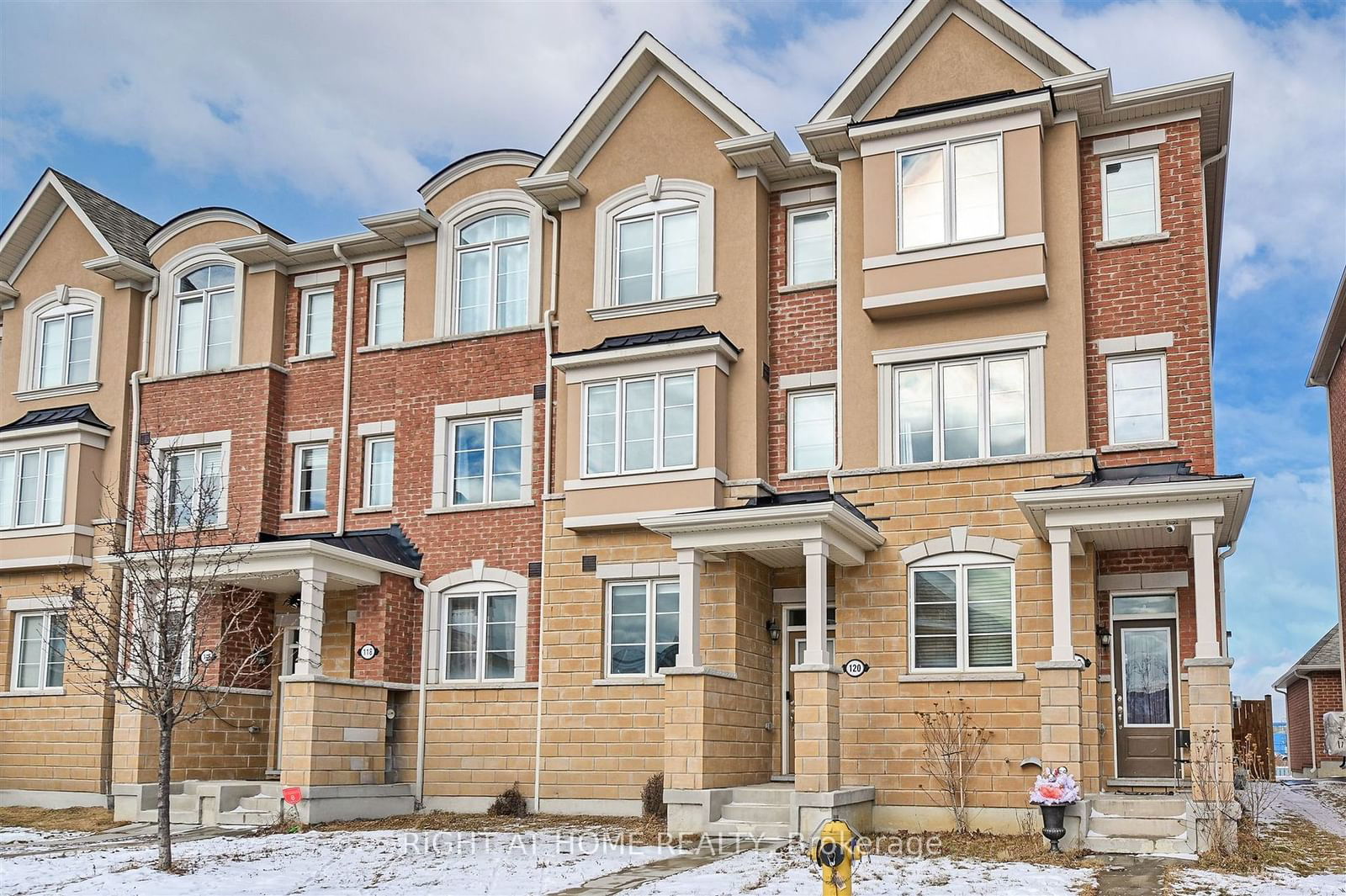 Townhouse for sale at 120 Cleanside Road, Toronto, Clairlea-Birchmount, M1L 0J3 - MLS: E11956780