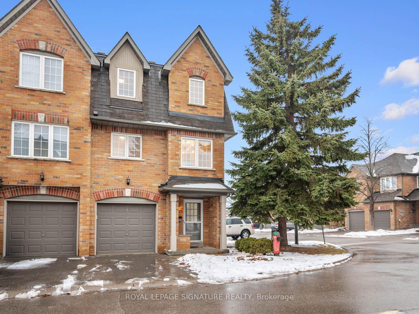 Townhouse sold at 6400 Lawrence Avenue, Toronto, Rouge E10, M1C 5C7 - MLS: E11956947