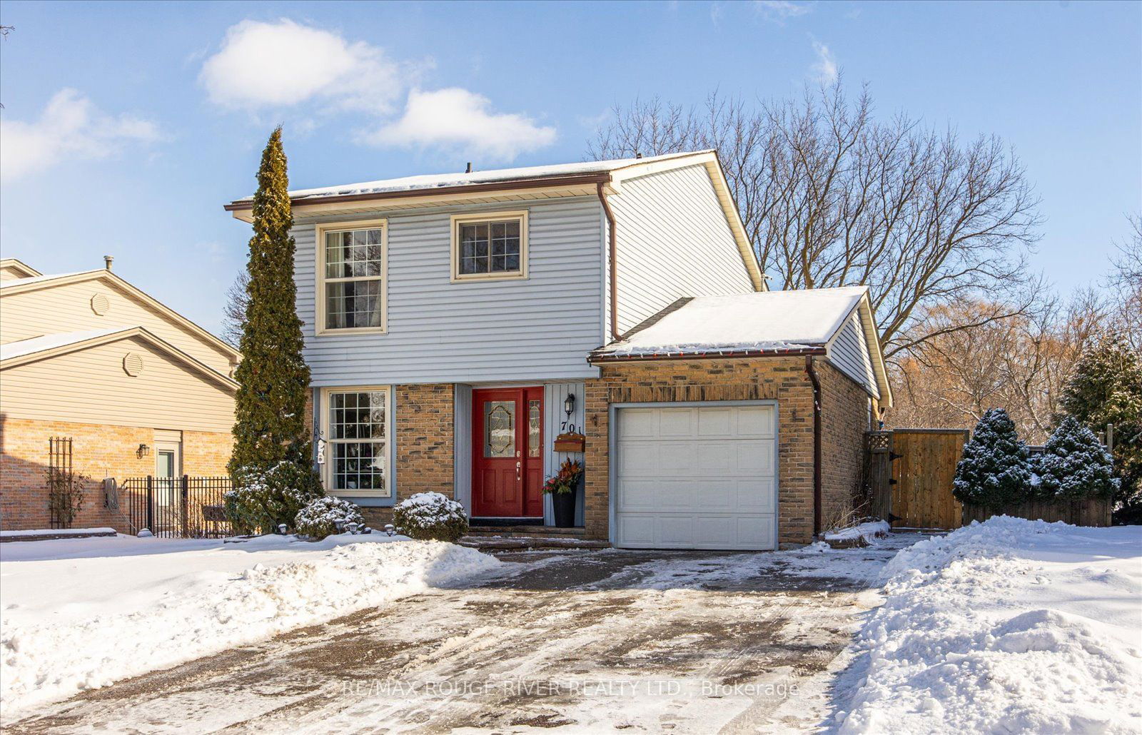 Detached House sold at 701 Greenbriar Drive, Oshawa, Eastdale, L1G 7J5 - MLS: E11957945