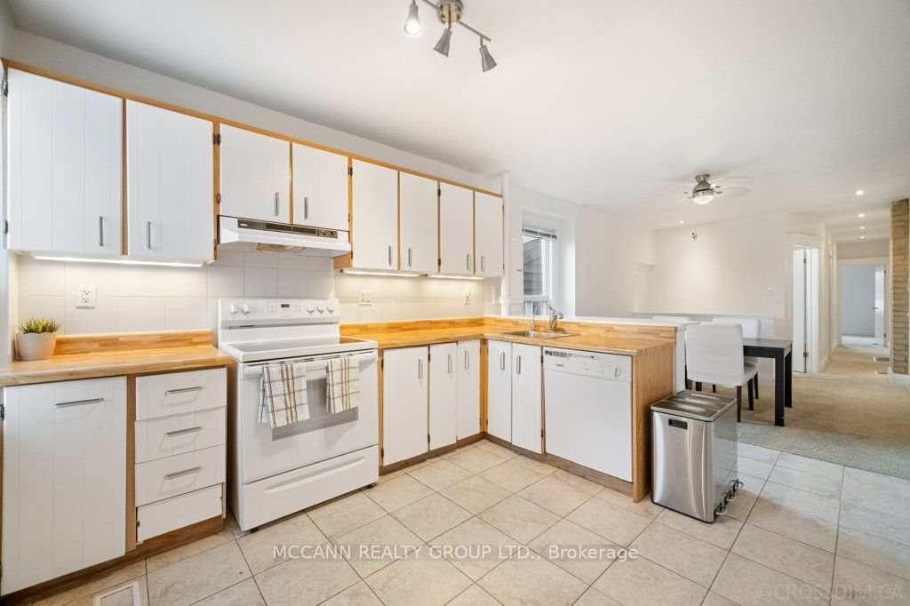 Upper Level for lease at Upper-927 Kingston Road, Toronto, The Beaches, M4E 1S6 - MLS: E11958642