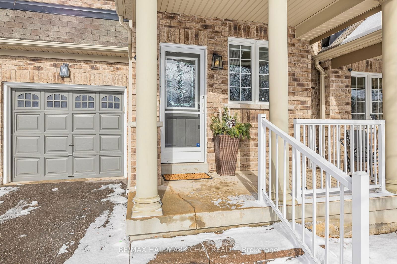 Townhouse sold at 69 Todhunter Crescent, Ajax, Northeast Ajax, L1Z 0J9 - MLS: E11958680