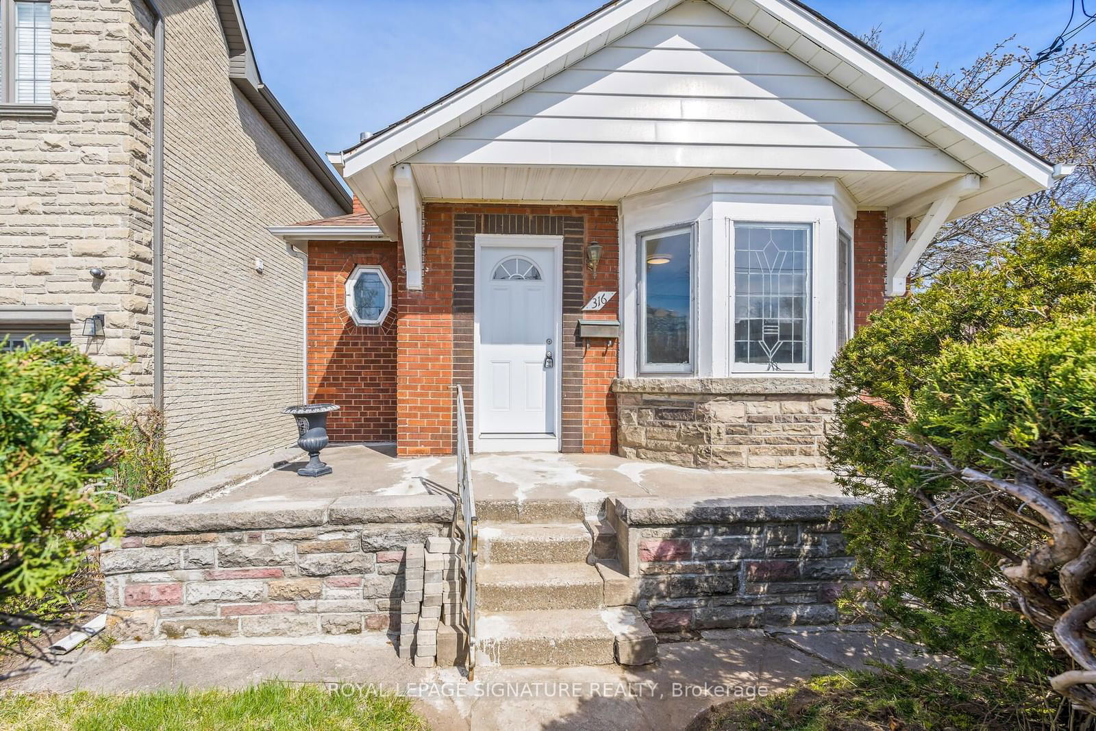 Detached House leased at 316 Cosburn Avenue, Toronto, East York, M4J 2M7 - MLS: E11958845