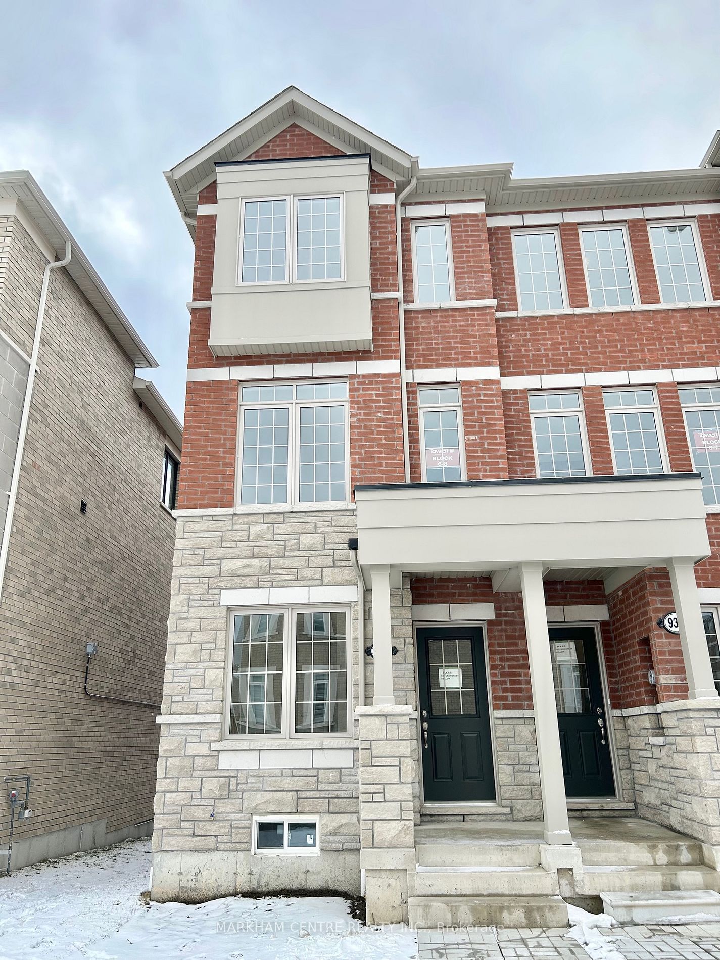 Townhouse for lease at 939 Crowsnest Hllw, Pickering, Rural Pickering, L1X 0P4 - MLS: E11958975