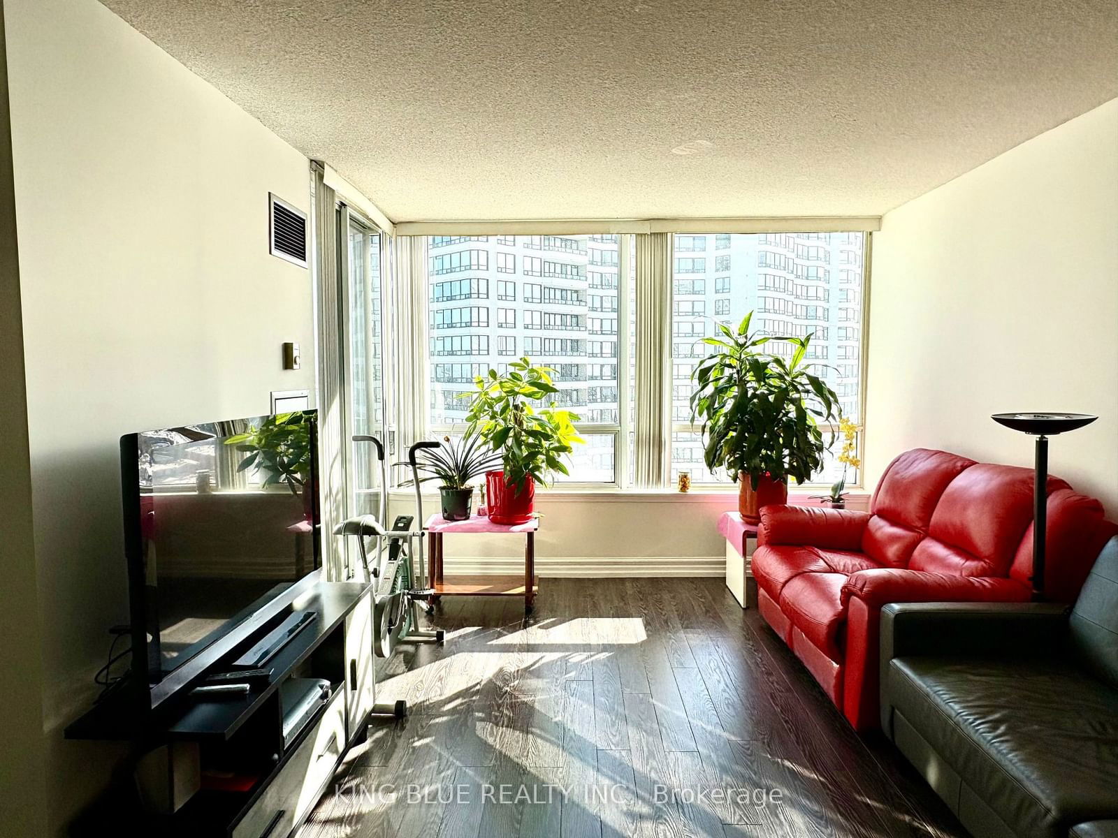 Condo for sale at 1208-330 Alton Towers Circle, Toronto, Milliken, M1V 5H3 - MLS: E11959116