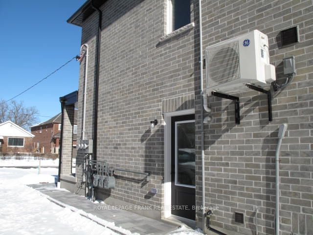 Semi-Detached House for lease at 1-329 Anderson Avenue, Oshawa, McLaughlin, L1J 2N8 - MLS: E11959706