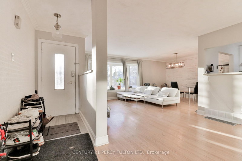 253 Chine Dr, Toronto, M1M 2L6 | Image 2