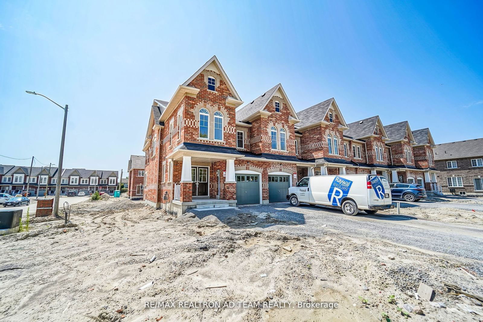 Townhouse sold at 1228 Jim Brewster Circle, Oshawa, Eastdale, L1K 1A5 - MLS: E11960589