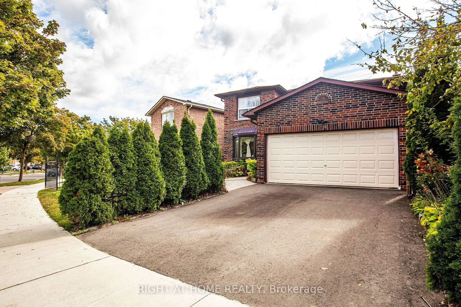 Detached House sold at 70 Longsword Drive, Toronto, Agincourt North, M1V 3A3 - MLS: E11961297