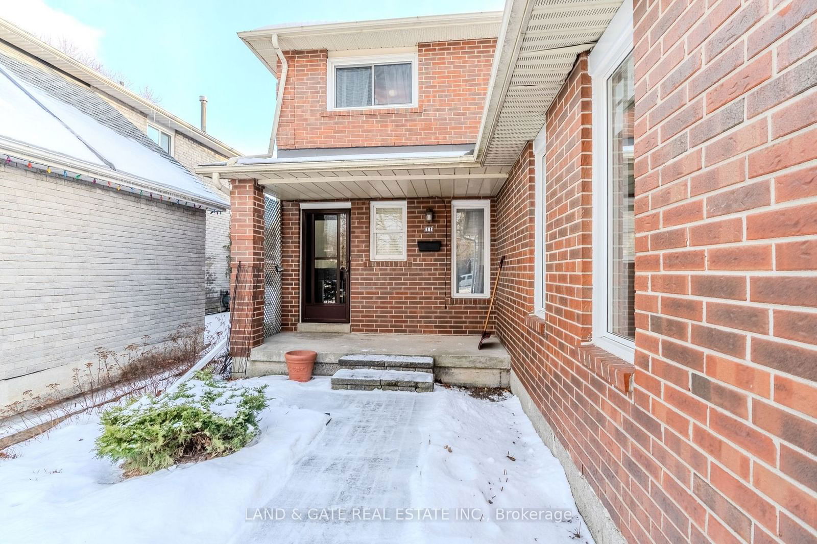 Detached House for sale at 11 Golders Green Avenue, Toronto, Rouge E10, M1C 3N5 - MLS: E11961992