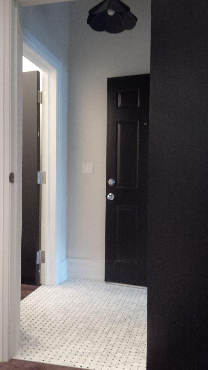 1 - 92 Caroline Ave, Toronto, M4M 2X7 | Image 3