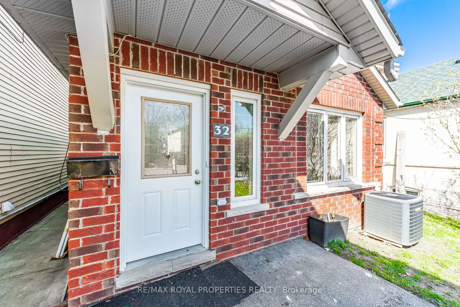 Detached House for sale at 32 St Dunstan Drive, Toronto, Oakridge, M1L 2V3 - MLS: E11962836