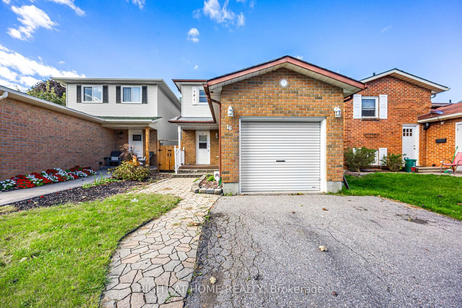 Detached House for sale at 16 Hartsfield Drive, Clarington, Courtice, L1E 1M5 - MLS: E11963151