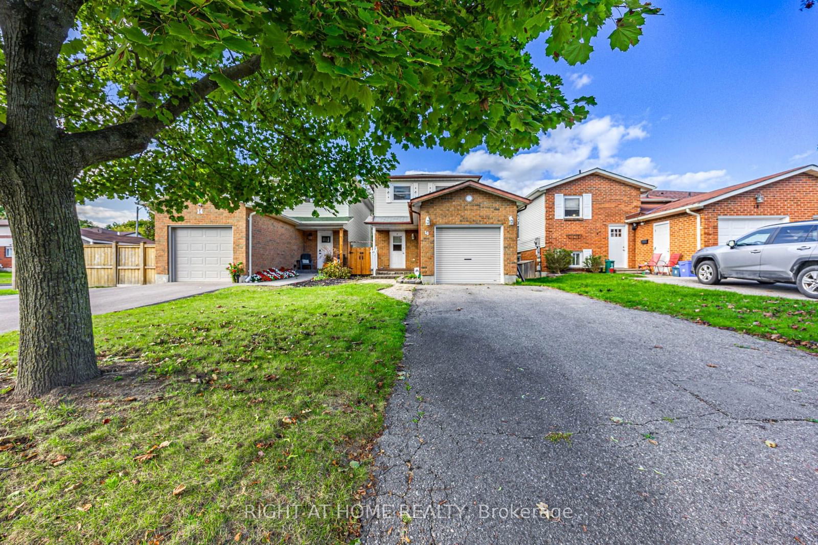 Detached House for sale at 16 Hartsfield Drive, Clarington, Courtice, L1E 1M5 - MLS: E11963151