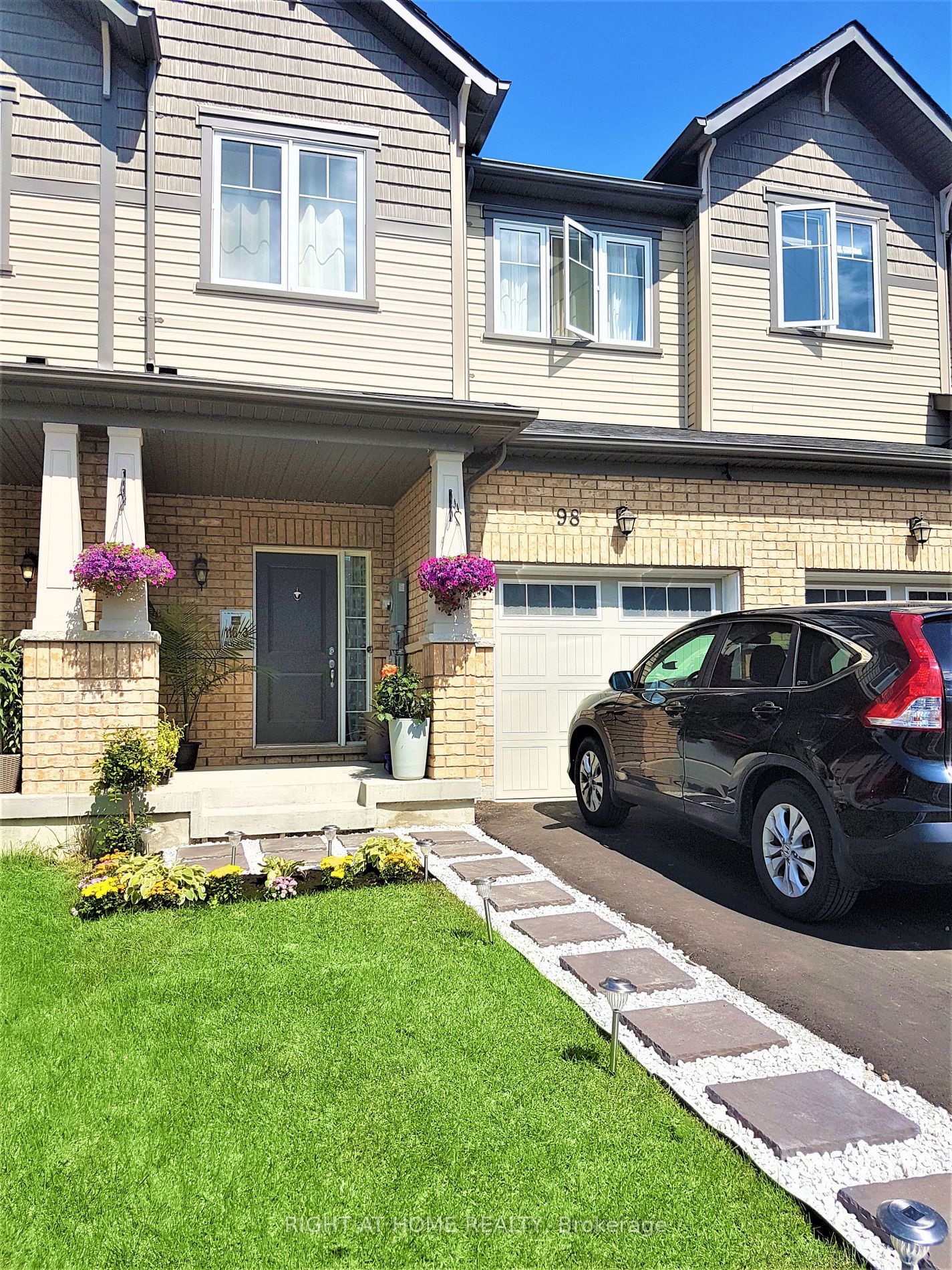 Townhouse for lease at 98 Nearco Gate, Oshawa, Windfields, L1L 0J5 - MLS: E11963300