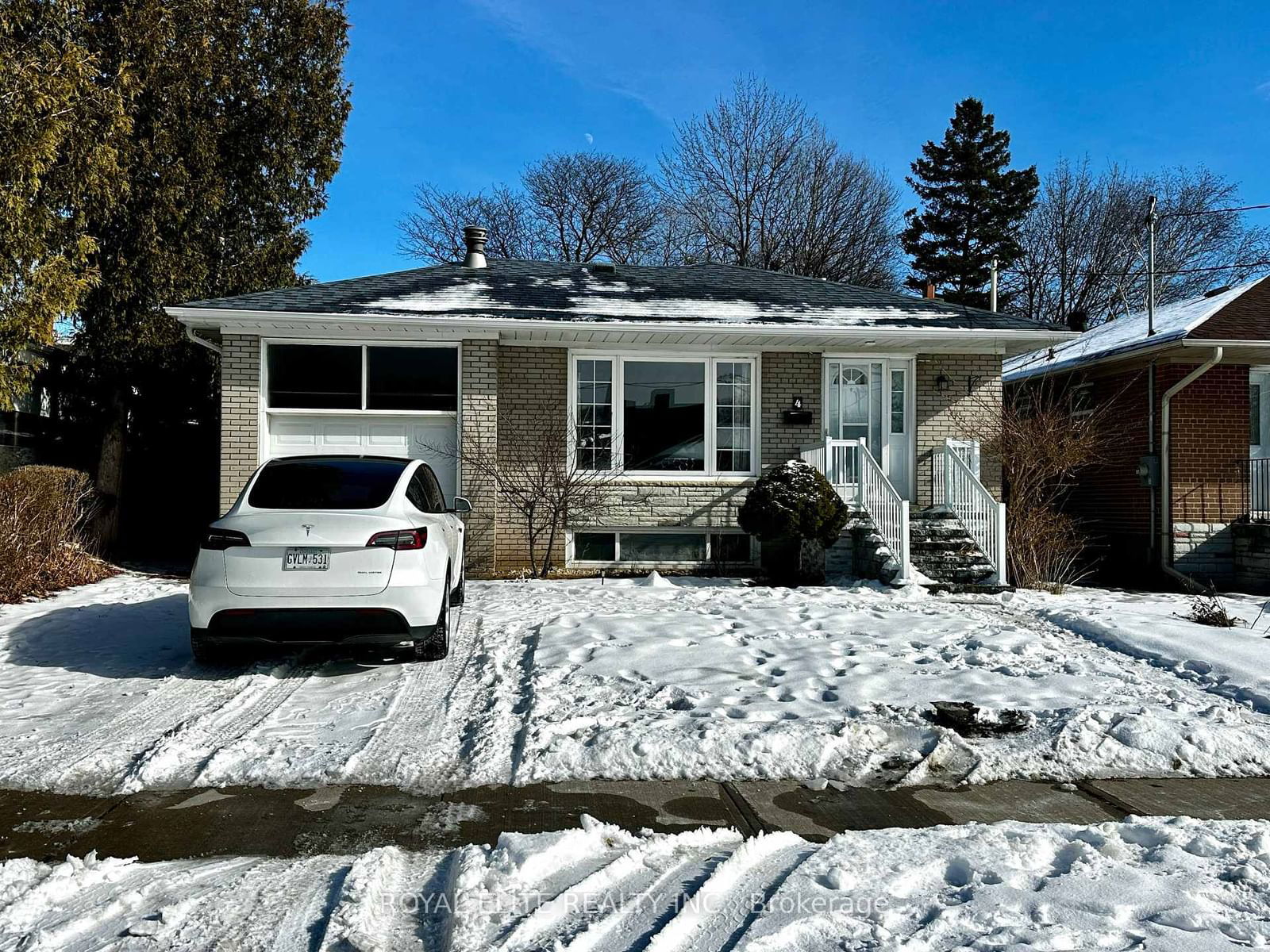 Detached House sold at 4 Dempster Street, Toronto, Tam O'Shanter-Sullivan, M1T 2T4 - MLS: E11963884