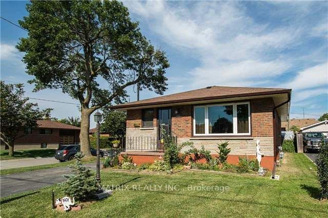 Detached House for lease at 652 Olive Avenue, Oshawa, Donevan, L1H 2S1 - MLS: E11964299