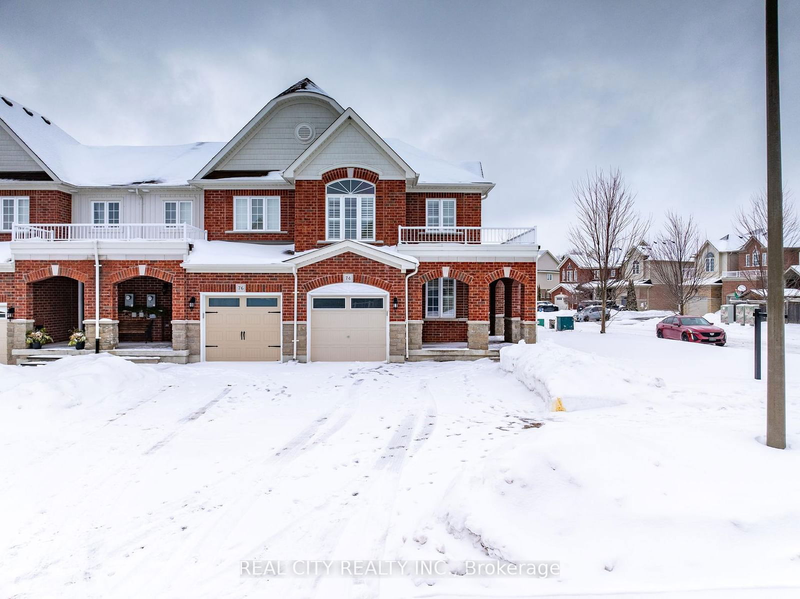 Townhouse sold at 74 Westover Drive, Clarington, Bowmanville, L1C 0M6 - MLS: E11964485