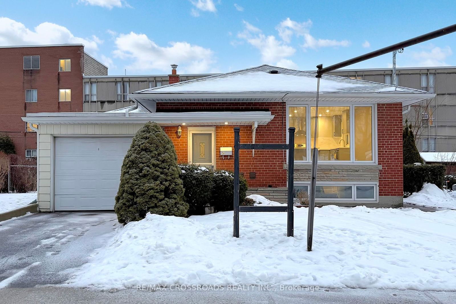 Detached House for sale at 12 Biltmore Court, Toronto, Bendale, M1J 1Y4 - MLS: E11964589