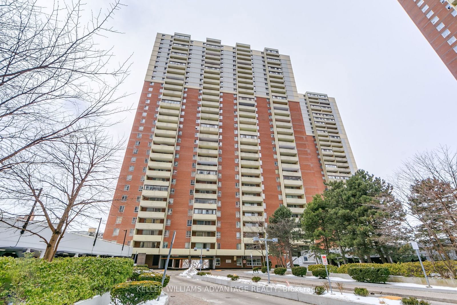 Condo for sale at 2504-1 Massey Square, Toronto, Crescent Town, M4C 5L4 - MLS: E11965528