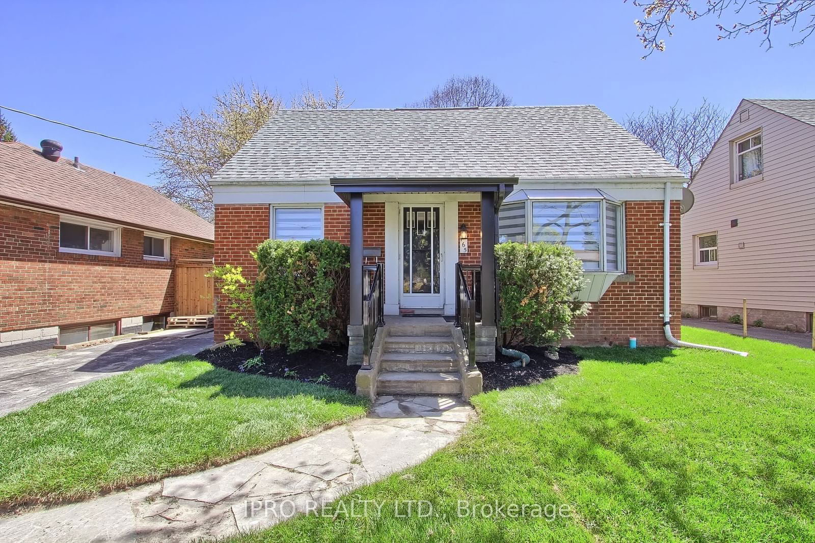 Detached House sold at 165 Ellesmere Road, Toronto, Wexford-Maryvale, M1R 4C7 - MLS: E11965667