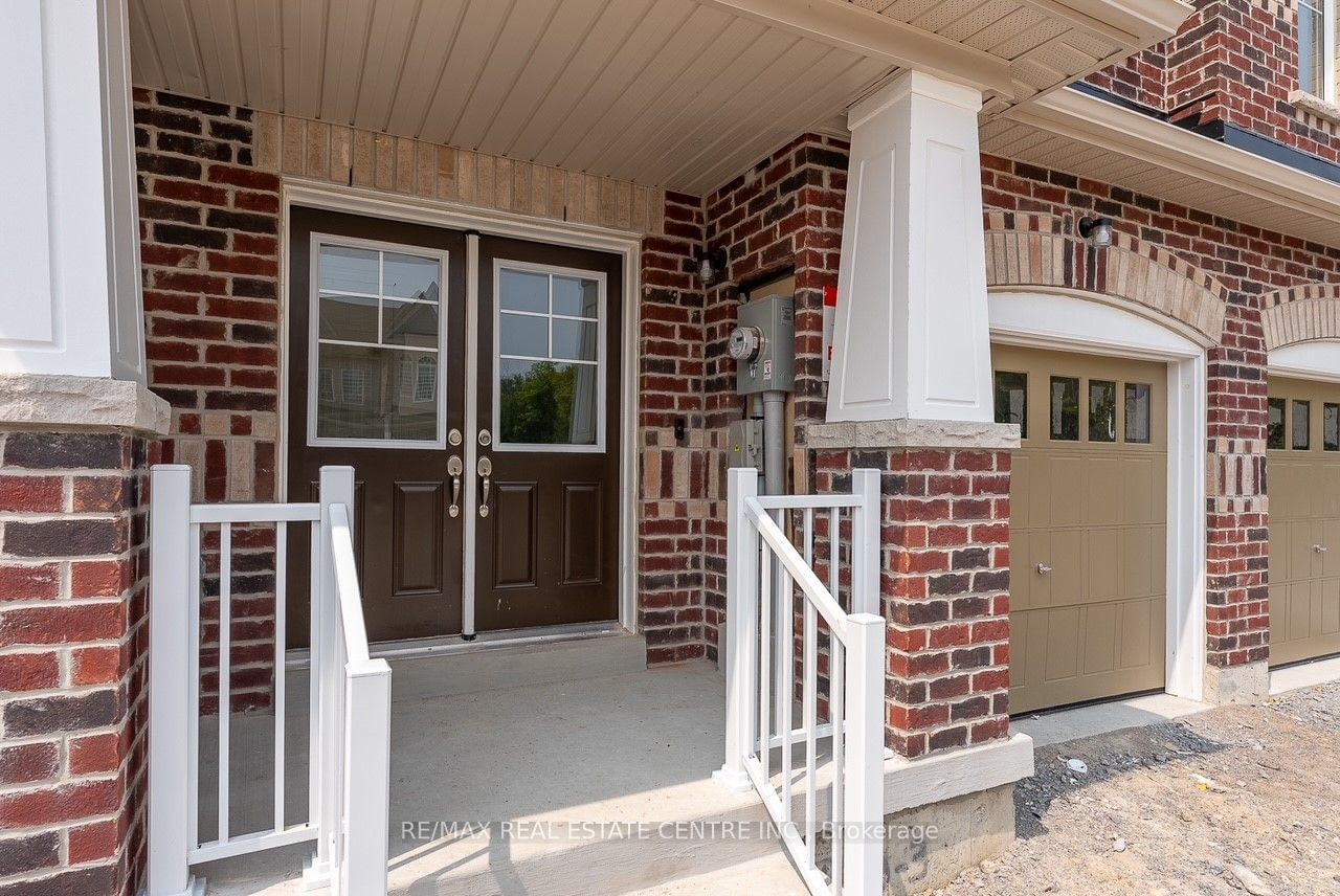 Townhouse for lease at 1215 Jim Brewster Circle, Oshawa, Eastdale, L1G 7S1 - MLS: E11965987