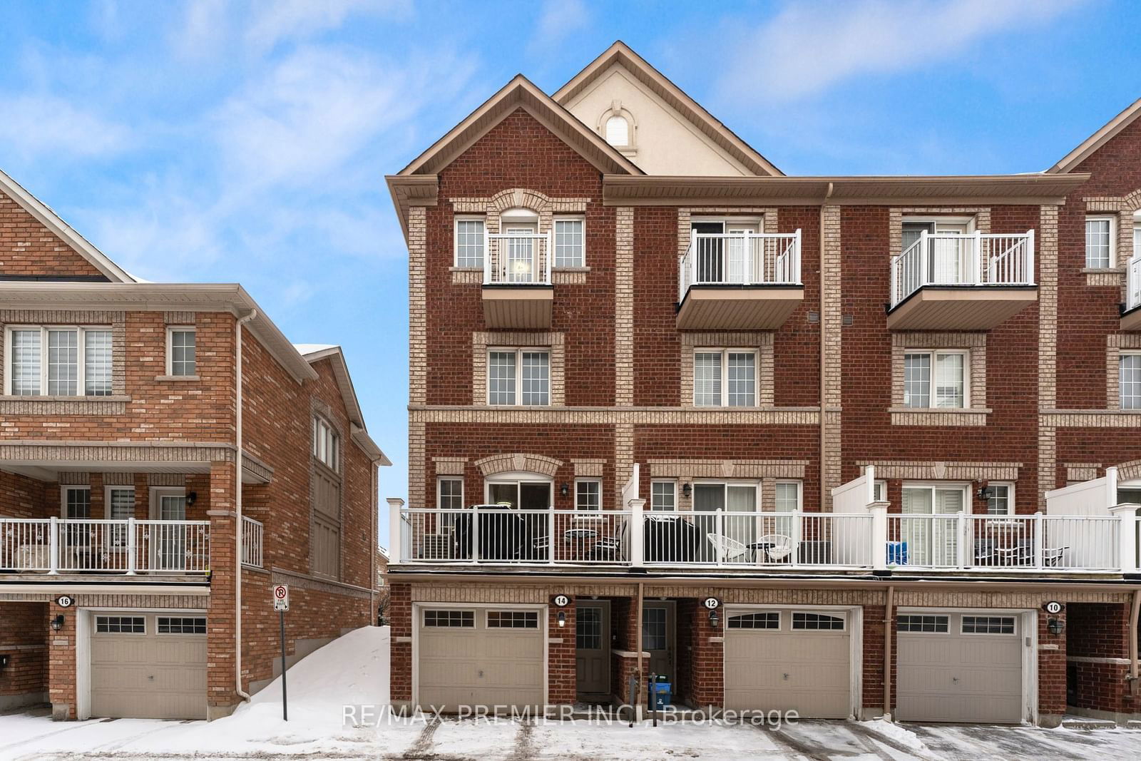 Townhouse sold at 14 Cooperage Lane, Ajax, Central, L1S 0E8 - MLS: E11966115