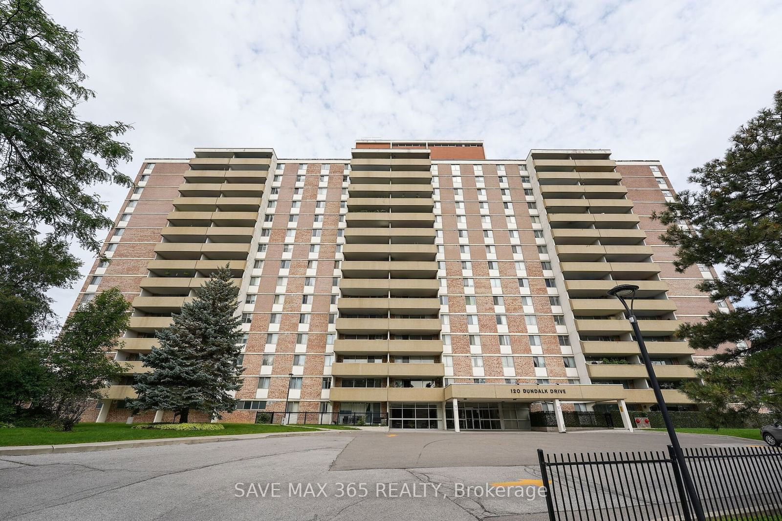 Condo sold at 101-120 Dundalk Drive, Toronto, Dorset Park, M1P 4V9 - MLS: E11966152