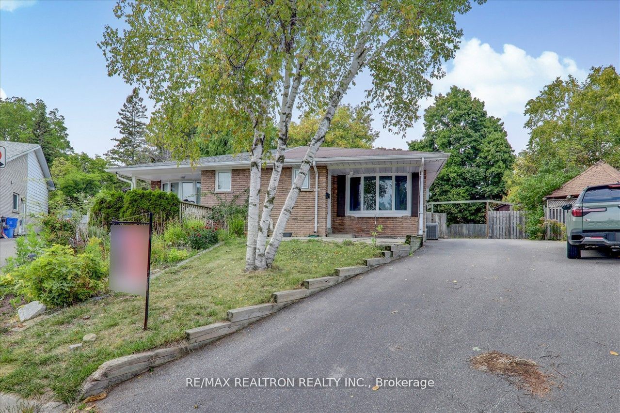 Semi-Detached House for lease at Main F1-1108 Valley Court, Oshawa, Lakeview, L1J 3M5 - MLS: E11966330