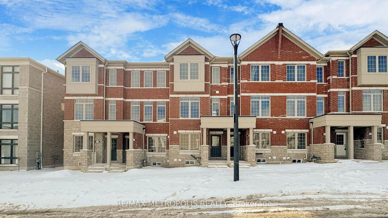home for lease on 935 Crowsnest Hllw